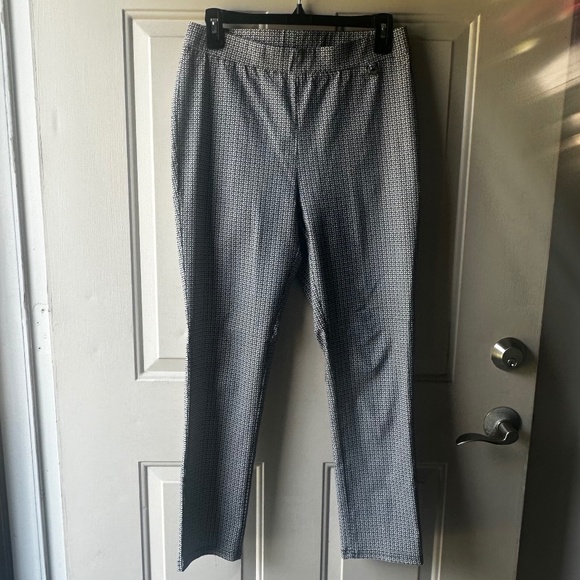 Women's Rafaella Stretch ankle pull on pants. Size 6 - Picture 12 of 12